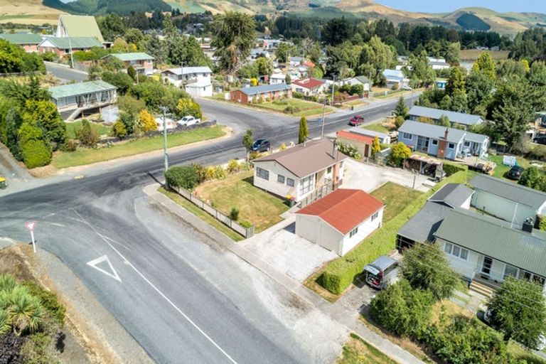 Photo of property in 24 Halsey Street, Clinton, 9534