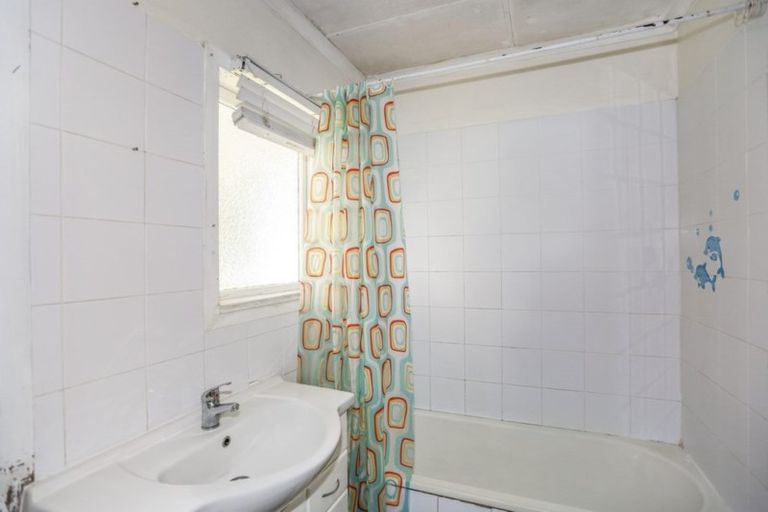 Photo of property in 1 Booth Crescent, Tuakau, 2121