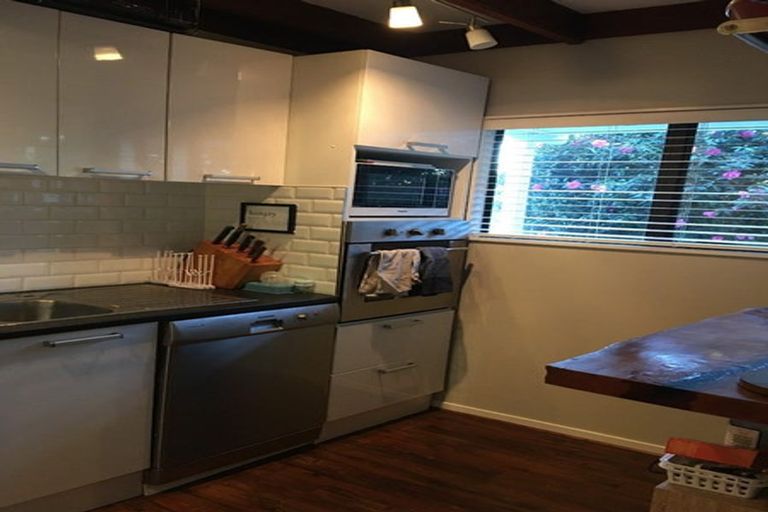 Photo of property in 2/37 Roberts Road, Glenfield, Auckland, 0629