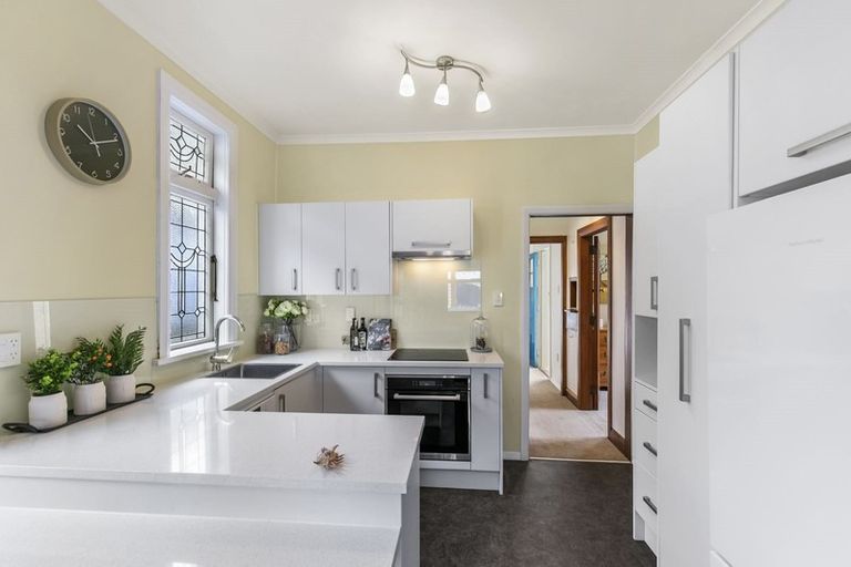 Photo of property in 238 Queens Drive, Lyall Bay, Wellington, 6022