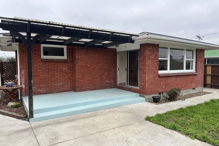 Photo of property in 90 Frensham Crescent, Woolston, Christchurch, 8062