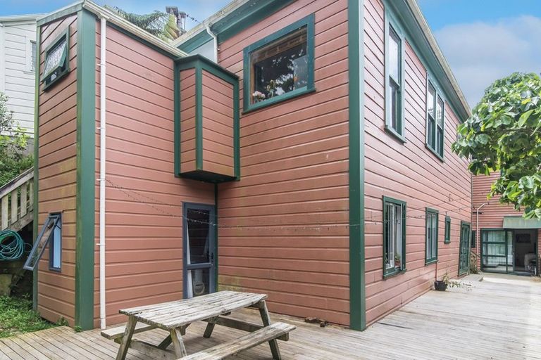 Photo of property in 1 Mortimer Terrace, Aro Valley, Wellington, 6021