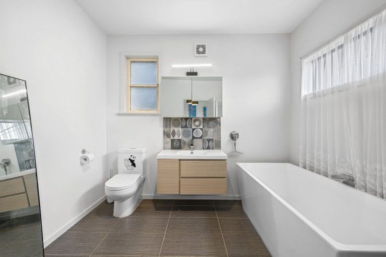 Photo of property in 9b Onslow Road, Khandallah, Wellington, 6035