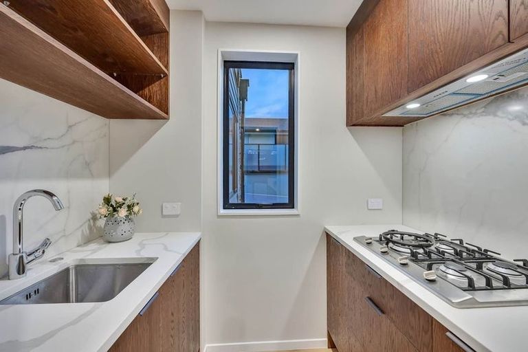 Photo of property in 47a Takutai Avenue, Half Moon Bay, Auckland, 2012