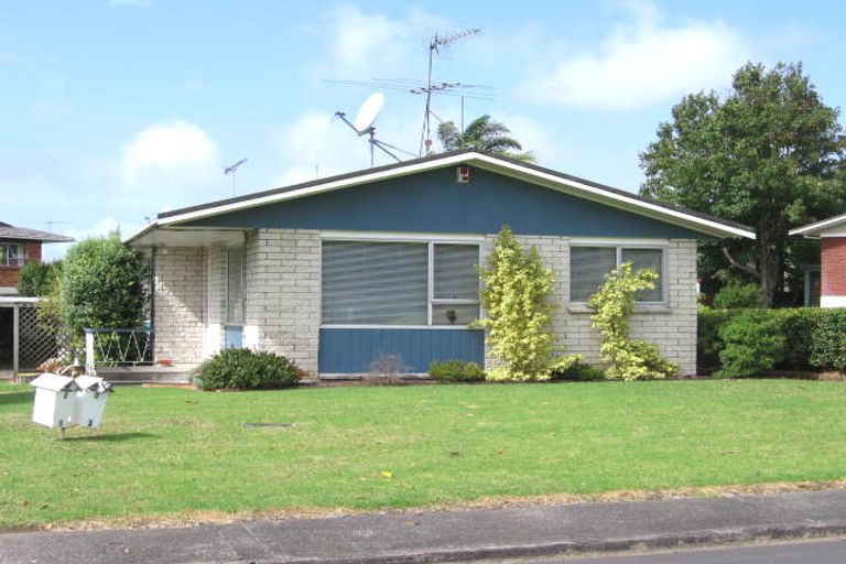 Photo of property in 1/3 Ian Place, Glendene, Auckland, 0602