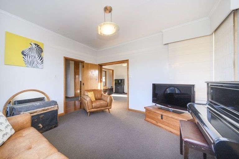 Photo of property in 6 Innes Place, Roslyn, Palmerston North, 4414