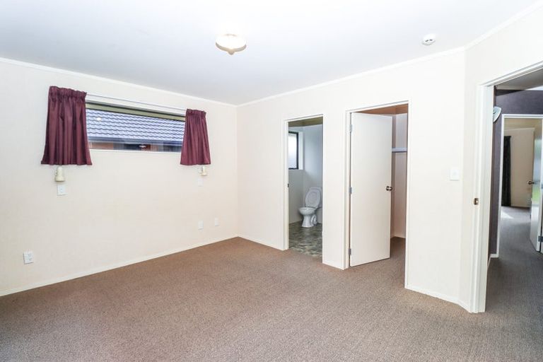 Photo of property in 17 Meridian Grove, Kelvin Grove, Palmerston North, 4414