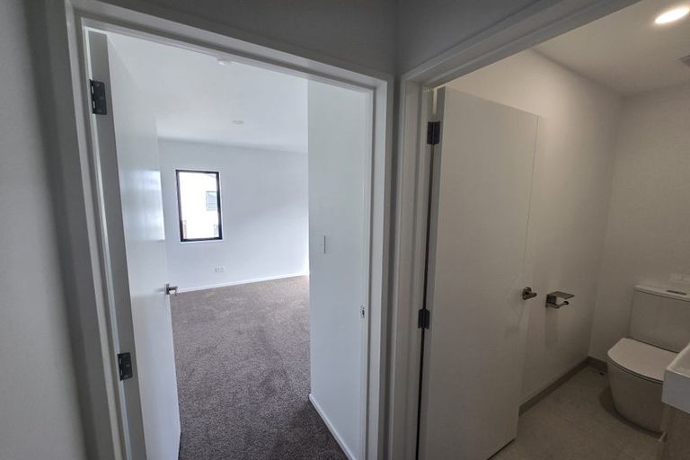 Photo of property in 19 Karaka Village Parade, Karaka, 2580