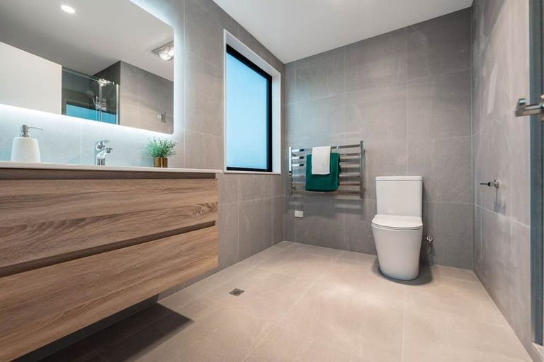 Photo of property in 4202e Great North Road, Glendene, Auckland, 0602