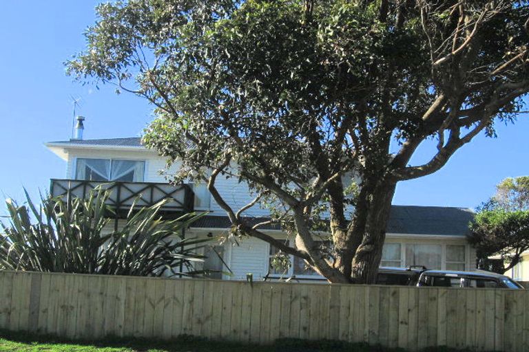Photo of property in 31 Mazengarb Road, Paraparaumu Beach, Paraparaumu, 5032