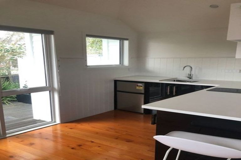 Photo of property in 29 Paragon Avenue, Beach Haven, Auckland, 0626