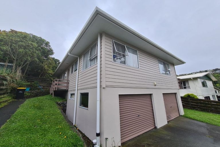 Photo of property in 77 Stewart Drive, Newlands, Wellington, 6037