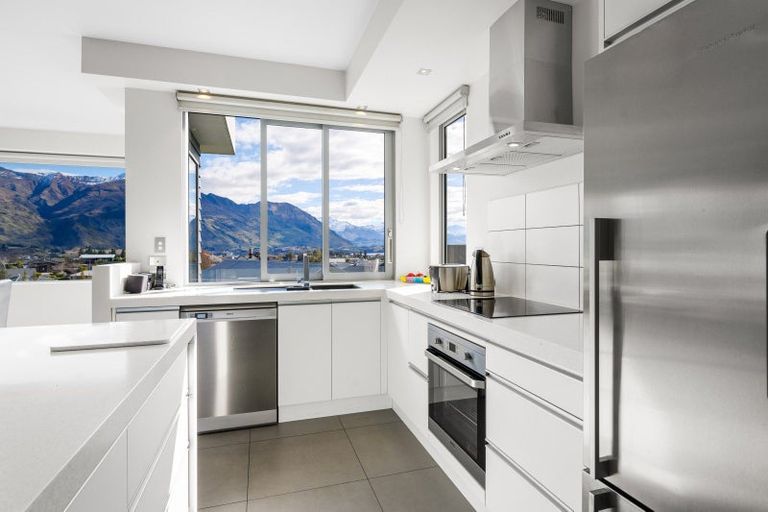 Photo of property in 5 Bovett Place, Wanaka, 9305