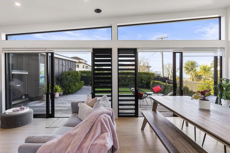 Photo of property in 15 Beach Road, Mellons Bay, Auckland, 2014