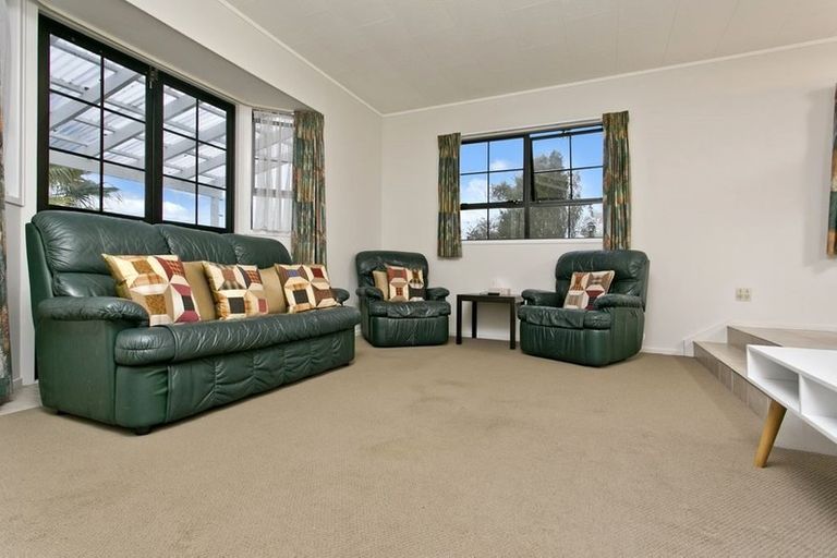 Photo of property in 13 Santiago Crescent, Unsworth Heights, Auckland, 0632