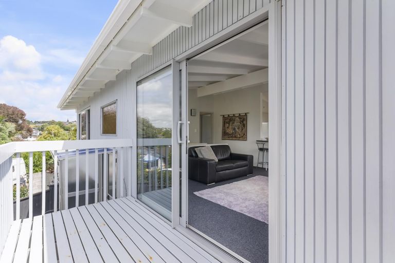 Photo of property in 2/29 Sealy Road, Torbay, Auckland, 0630