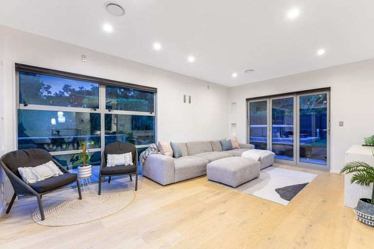 Photo of property in 302 Paremata Road, Whitby, Porirua, 5381