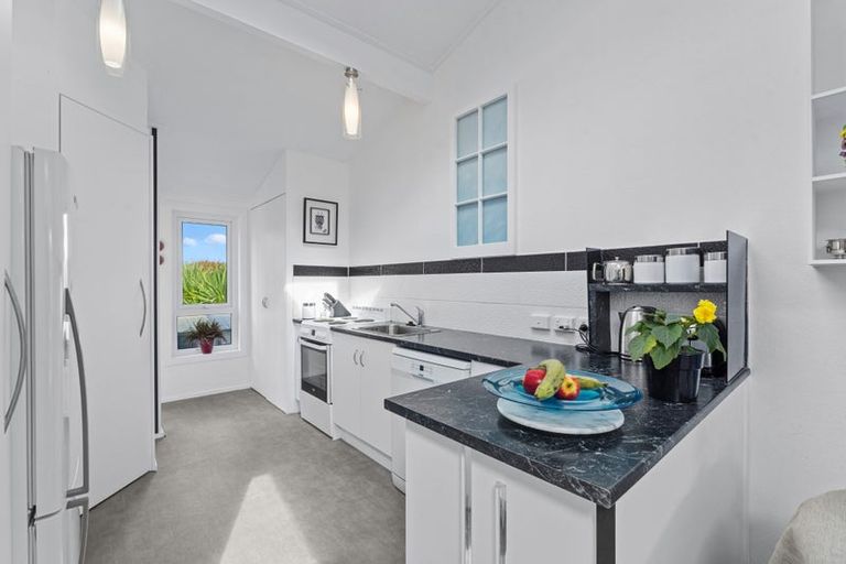 Photo of property in 3/4a Dallinghoe Crescent, Milford, Auckland, 0620