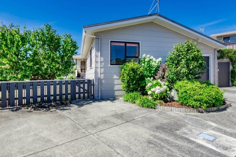 Photo of property in 21 Nugget Grove, Raumati Beach, Paraparaumu, 5032