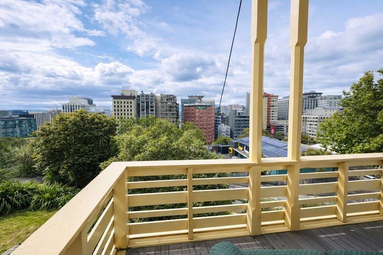 Photo of property in 1/18 Clifton Terrace, Kelburn, Wellington, 6012