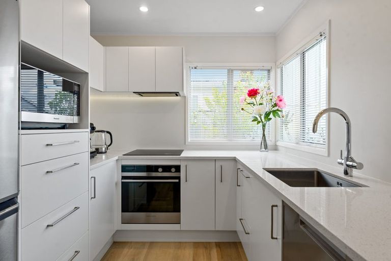 Photo of property in 2/19 Flanshaw Road, Te Atatu South, Auckland, 0610