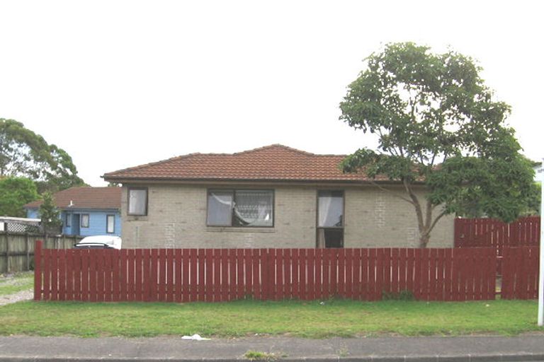 Photo of property in 21 Fitzherbert Avenue, West Harbour, Auckland, 0618