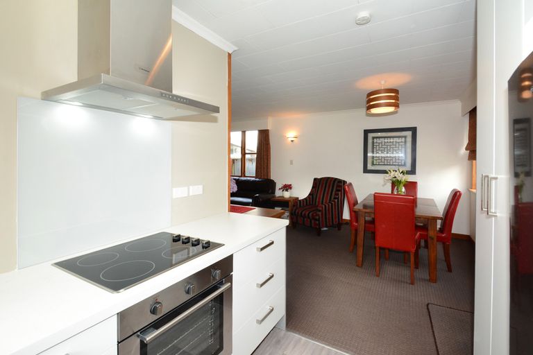 Photo of property in 120 Hargest Crescent, Saint Clair, Dunedin, 9012