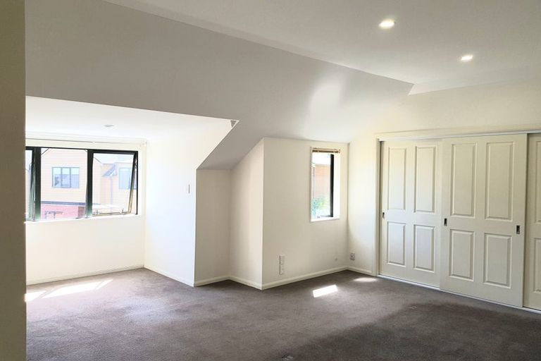 Photo of property in 60 Futuna Close, Karori, Wellington, 6012