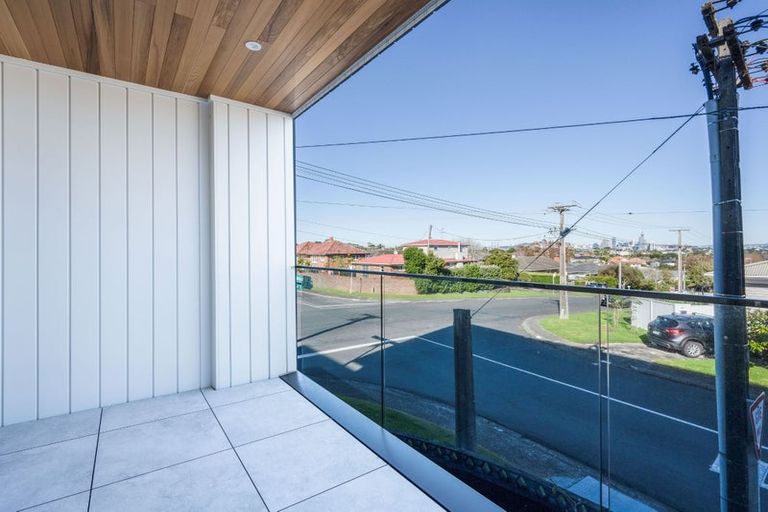 Photo of property in 44a Merani Street, Belmont, Auckland, 0622