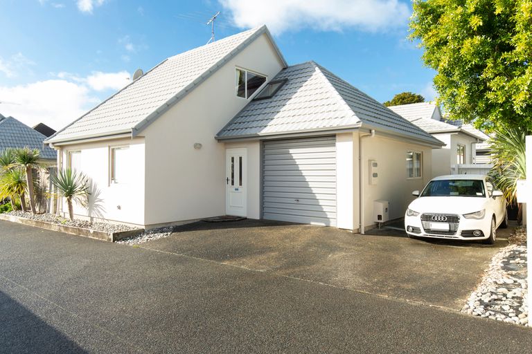 Photo of property in 1/670 Whangaparaoa Road, Stanmore Bay, Whangaparaoa, 0932