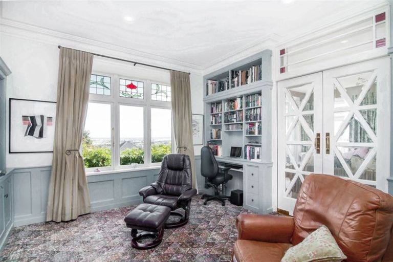 Photo of property in 85 Dyers Pass Road, Cashmere, Christchurch, 8022