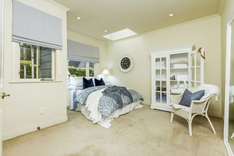 Photo of property in 16 Tiri Road, Milford, Auckland, 0620