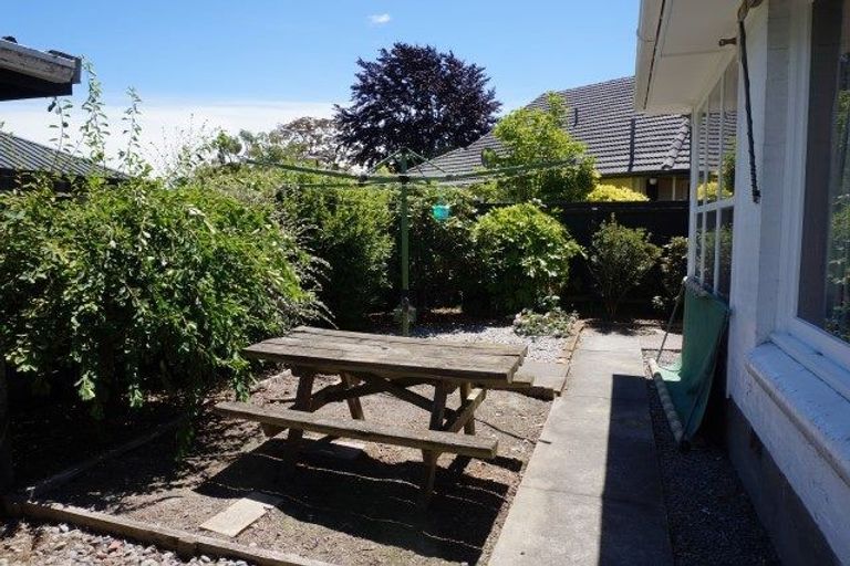 Photo of property in 215 Memorial Avenue, Burnside, Christchurch, 8053