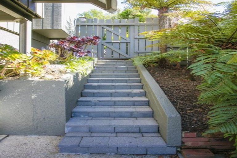 Photo of property in 24 Larkins Street, Helensburgh, Dunedin, 9010