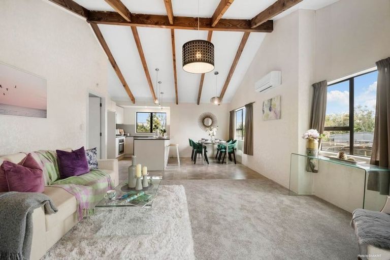 Photo of property in 5/7 Vera Road, Te Atatu South, Auckland, 0610