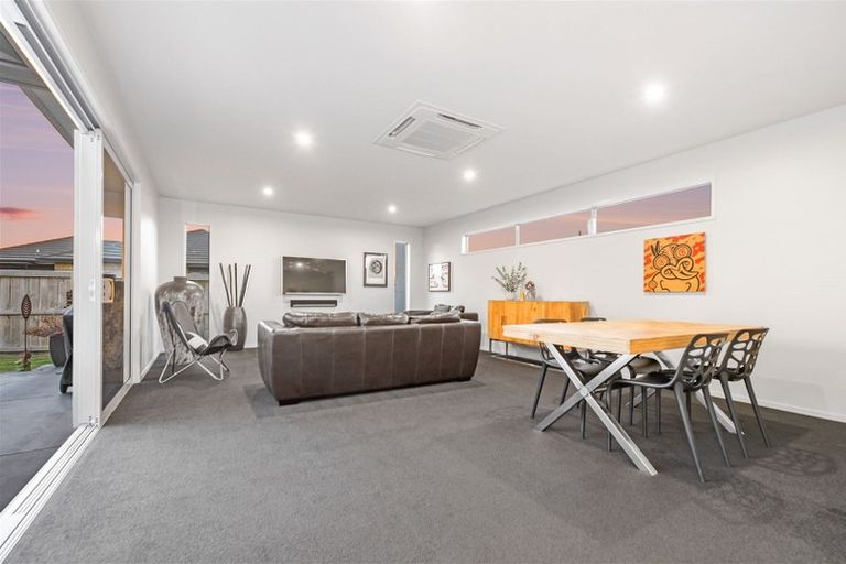 Photo of property in 172 Saint James Drive, Huntington, Hamilton, 3210