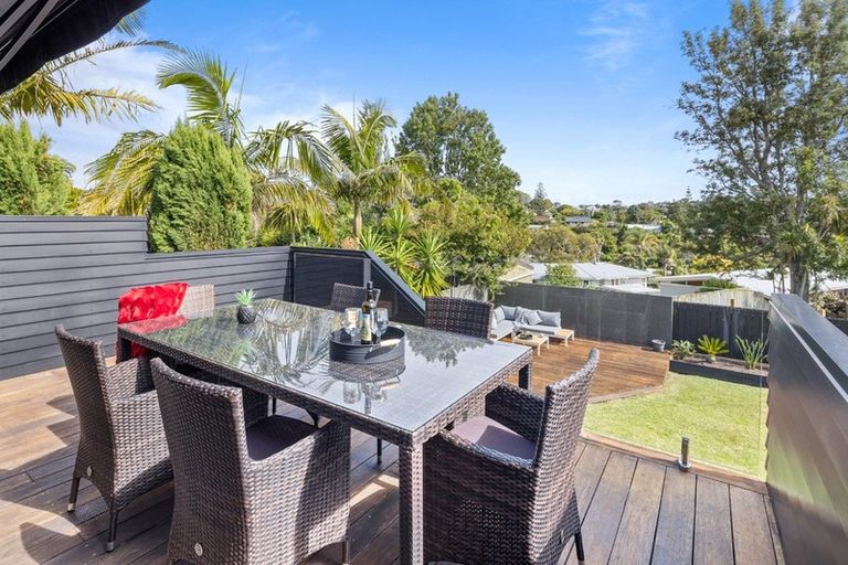 Photo of property in 16 Weatherly Road, Torbay, Auckland, 0630