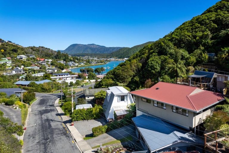 Photo of property in 16 Arthur Crescent, Waikawa, Picton, 7220
