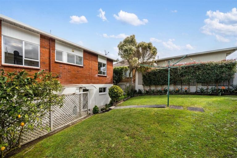 Photo of property in 1/1 Kaihu Street, Northcote, Auckland, 0627