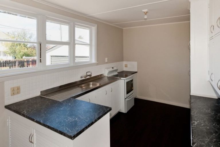 Photo of property in 9 Wilmot Street, Northcote, Christchurch, 8052