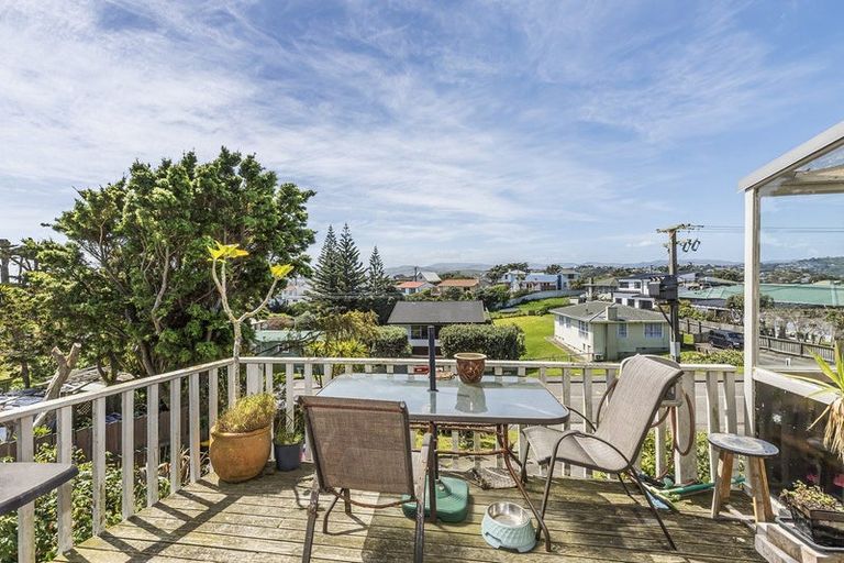 Photo of property in 44 View Road, Titahi Bay, Porirua, 5022