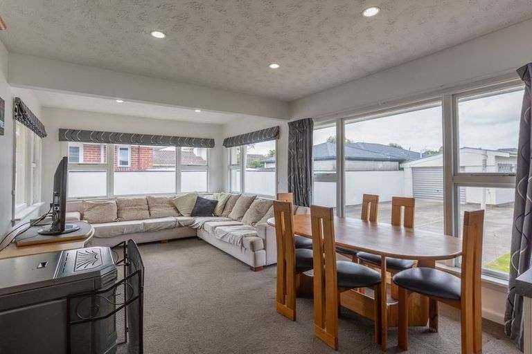 Photo of property in 308 Main North Road, Redwood, Christchurch, 8051