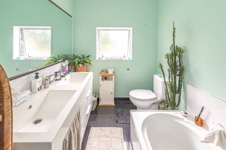 Photo of property in 2 Mcneil Street, Balclutha, 9230