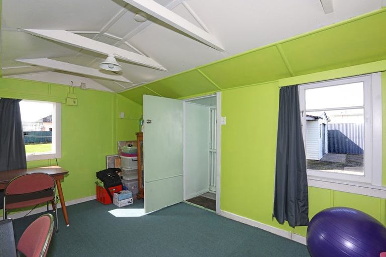 Photo of property in 25 Ngahina Street, Marton, 4710