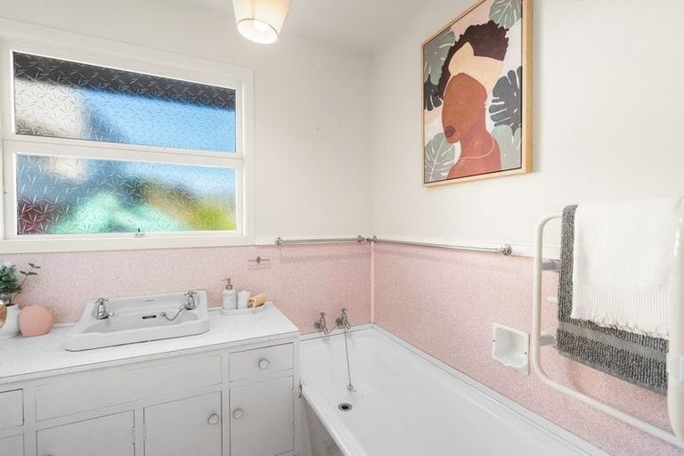 Photo of property in 304 Cannon Hill Crescent, Mount Pleasant, Christchurch, 8081