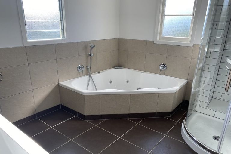 Photo of property in 11 Youngs Road, Papakura, 2110