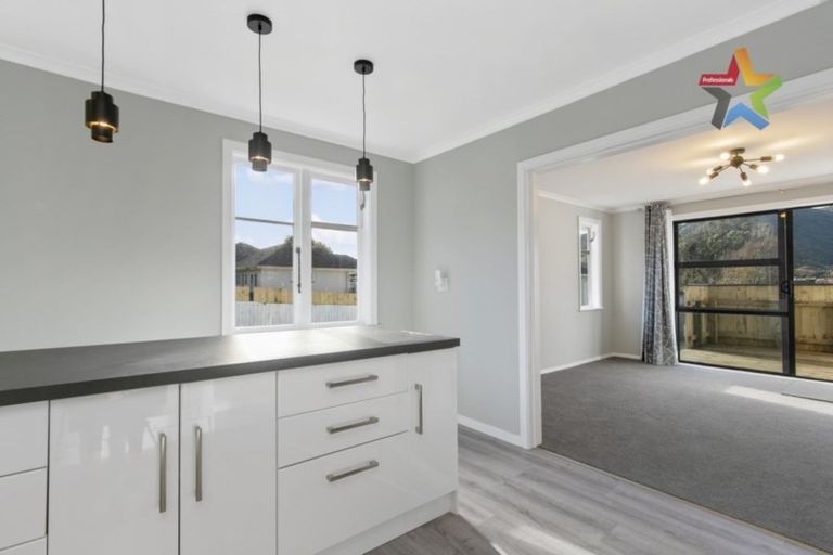 Photo of property in 121 Wellington Road, Wainuiomata, Lower Hutt, 5014