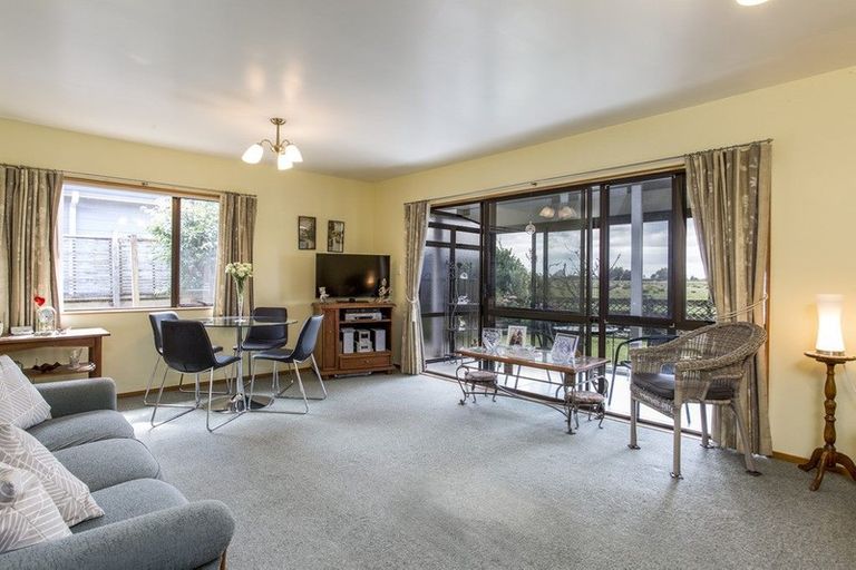 Photo of property in 11 Pengelly Place, Parakai, 0830