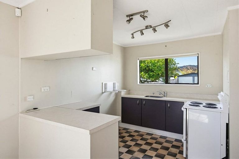 Photo of property in 4 Sharda Grove, Paraparaumu Beach, Paraparaumu, 5032