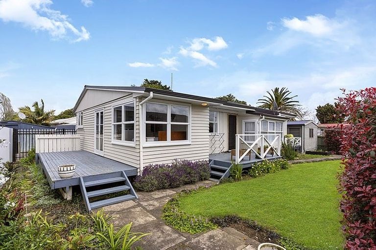 Photo of property in 24a Blanes Road, Weymouth, Auckland, 2103